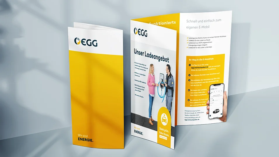Falzflyer der Energieversorgung Gera im Corporate Design mit Informationen zum Ladepaket für E-Mobilität.