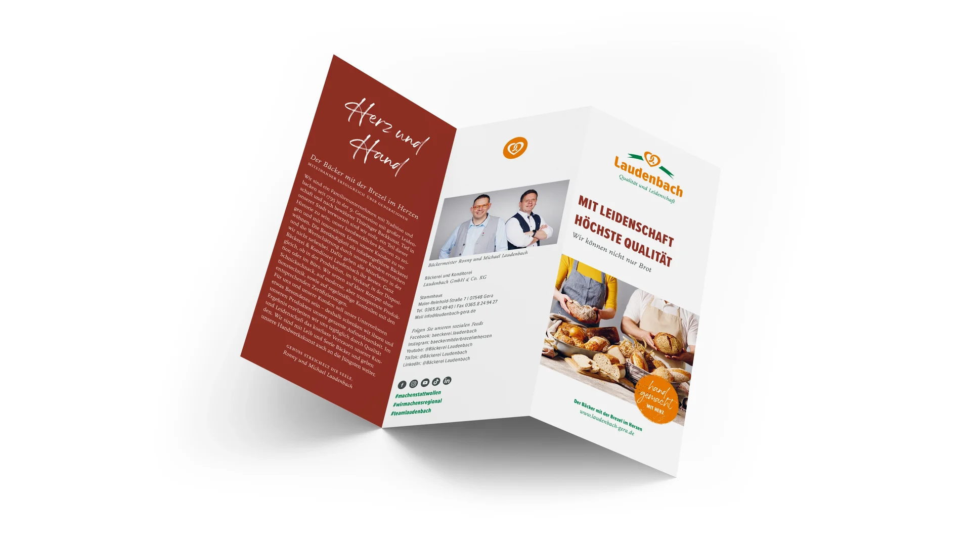 Aufgeklappter Imageflyer der Bäckerei Laudenbach mit Bildern, Texten und Logo