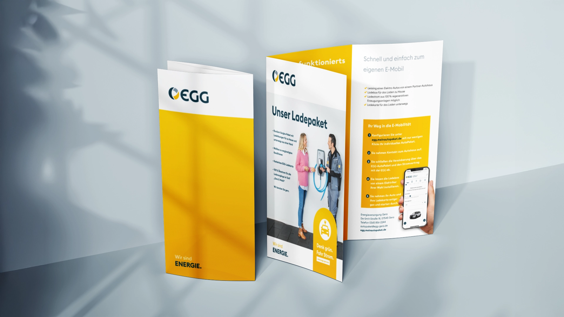 Falzflyer der Energieversorgung Gera im Corporate Design mit Informationen zum Ladepaket für E-Mobilität.