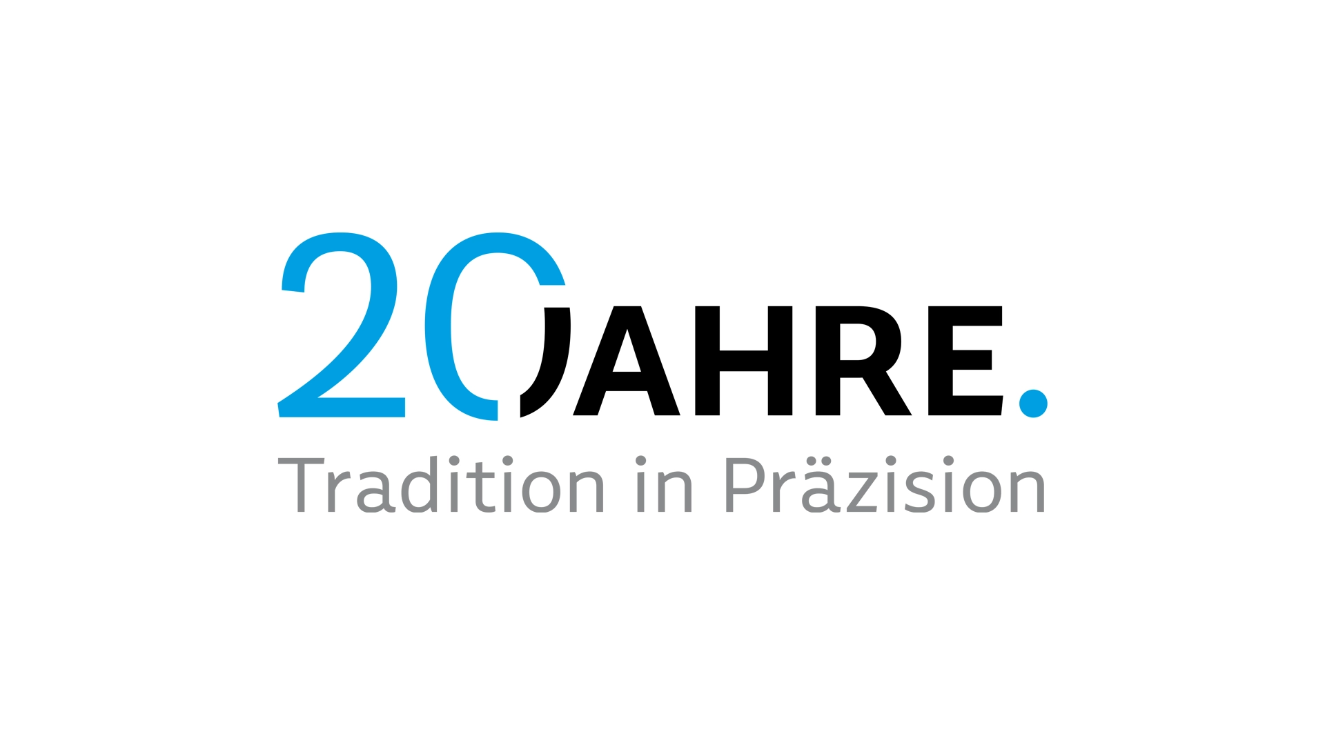 Sachsenweger Jubiläumssignet 20 Jahre – Logo in Cyanblau, Schwarz und Grau mit Claim „Tradition in Präzision“.