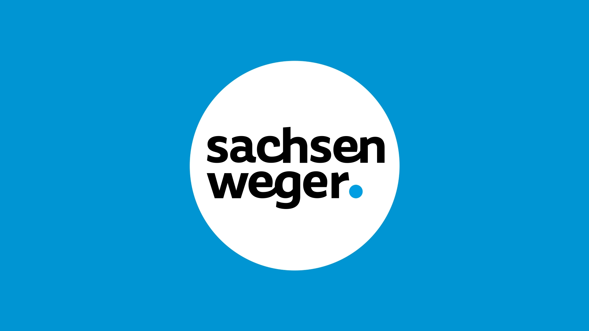 Sachsenweger Wort-Bildmarke – runde Variante auf blauem Hintergrund mit weißer Schrift.