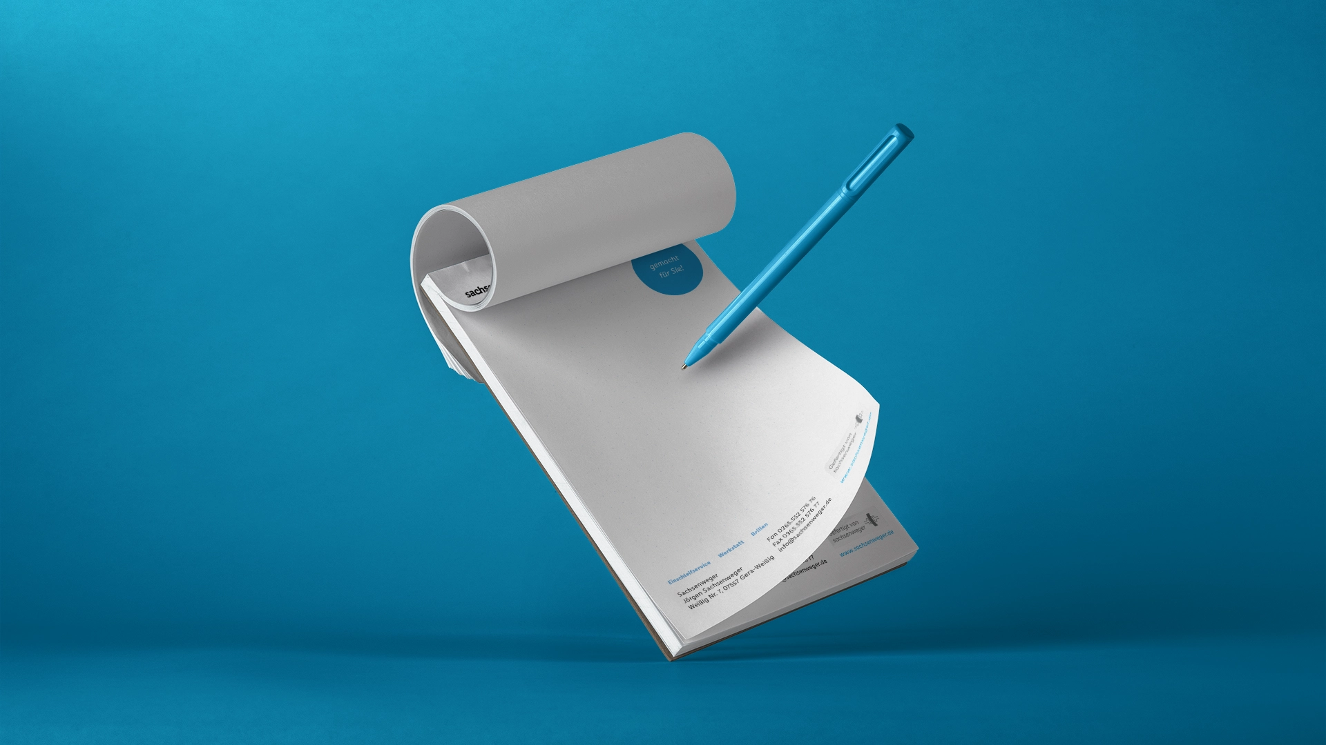 Sachsenweger Notizblock im Corporate Design – hochwertiges Schreibmaterial in Blau und Weiß.