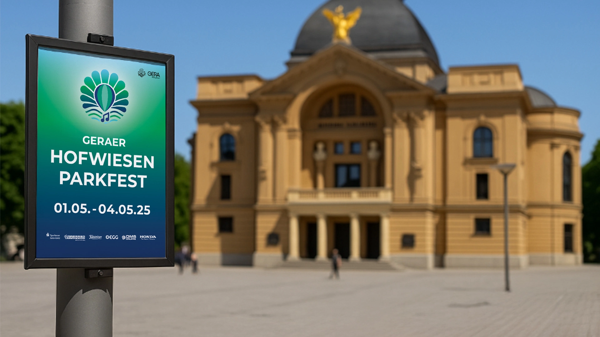 Eventplakat zum Hofwiesenparkfest Gera 2025 mit grün-blauem Design im Stadtraum.